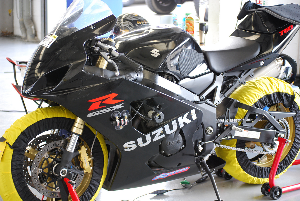 SteveM gsxr750 silverstone 30-7-08.jpg (445982 bytes)